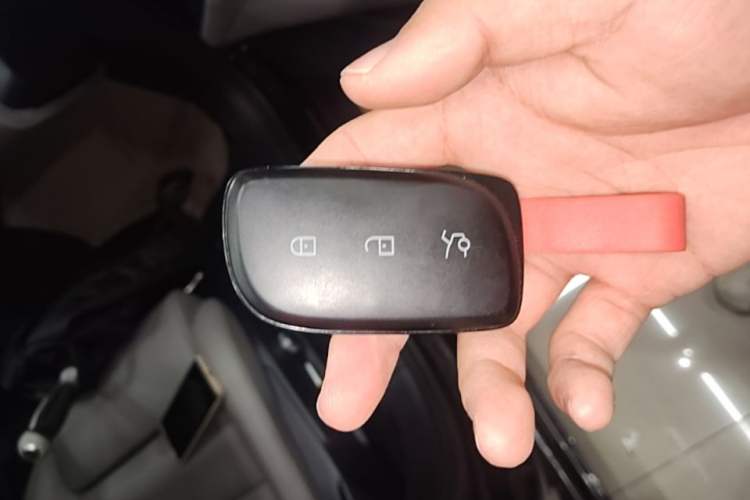 Used Lynk & Co Z10 2025 STARBUFF 95 kWh 680 km All-Wheel Drive Intelligent Driving Vehicle Key