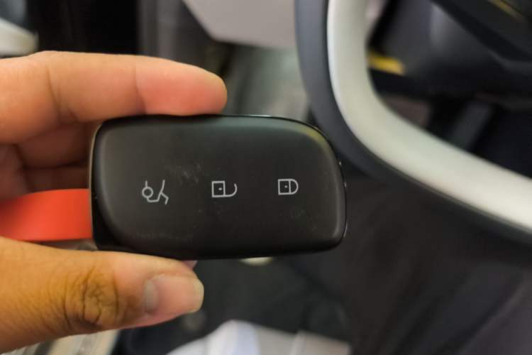 Used Lynk & Co Z10 2025 STARBUFF 95 kWh 766 km Range Rear-Wheel Drive Vehicle Key