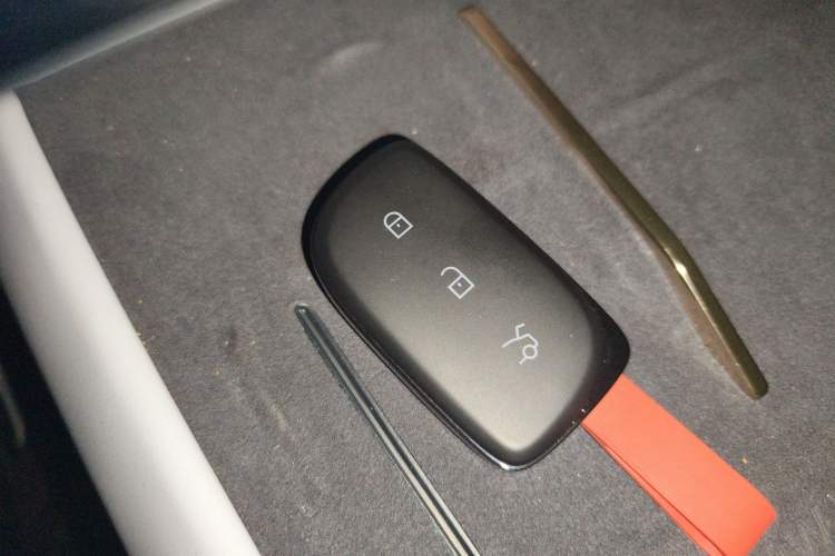 Used Lynk & Co Z10 2025 95 kWh 766 km Range Rear-Wheel Drive Max Vehicle Key
