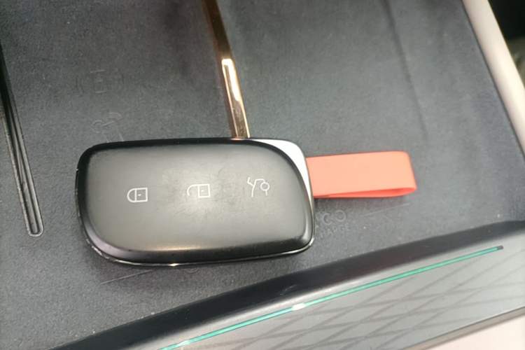 Used Lynk & Co Z10 2025 95 kWh 766 km Range Rear-Wheel Drive Max Vehicle Key