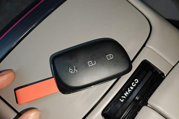 Used Lynk & Co Z10 2025 95 kWh 766 km Range Rear-Wheel Drive Max Vehicle Key