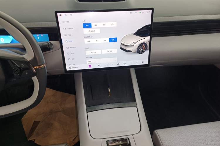 Used Lynk & Co Z10 2025 95 kWh 702 km All-Wheel Drive Intelligent Driving Ultra Audio And AC Panel
