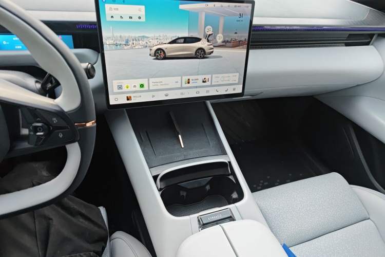 Used Lynk & Co Z10 2025 95 kWh 702 km All-Wheel Drive Intelligent Driving Ultra Audio And AC Panel