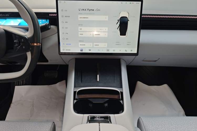 Used Lynk & Co Z10 2025 95 kWh 702 km All-Wheel Drive Intelligent Driving Ultra Audio And AC Panel