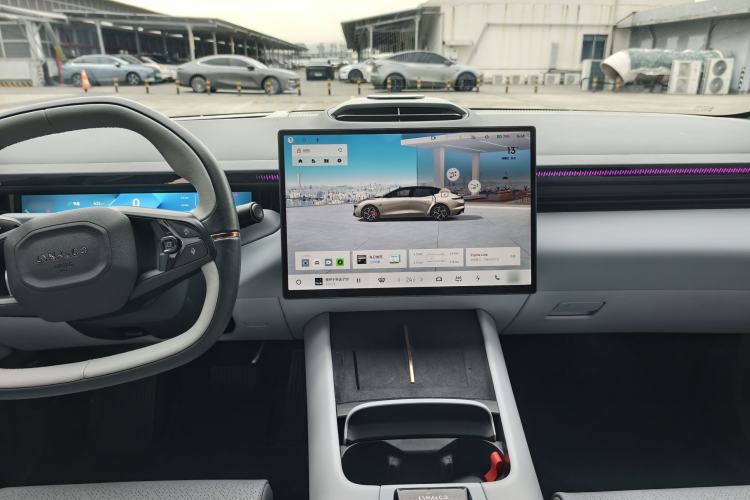 Used Lynk & Co Z10 2025 95 kWh 806 km Range Rear-Wheel Drive Advanced Driver-Assistance System Max Audio And AC Panel