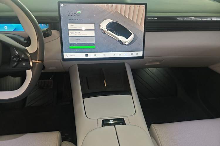 Used Lynk & Co Z10 2025 95 kWh 702 km All-Wheel Drive Intelligent Driving Ultra Audio And AC Panel