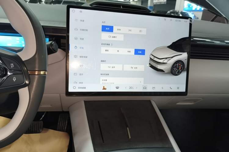 Used Lynk & Co Z10 2025 95 kWh 702 km All-Wheel Drive Intelligent Driving Ultra Audio And AC Panel
