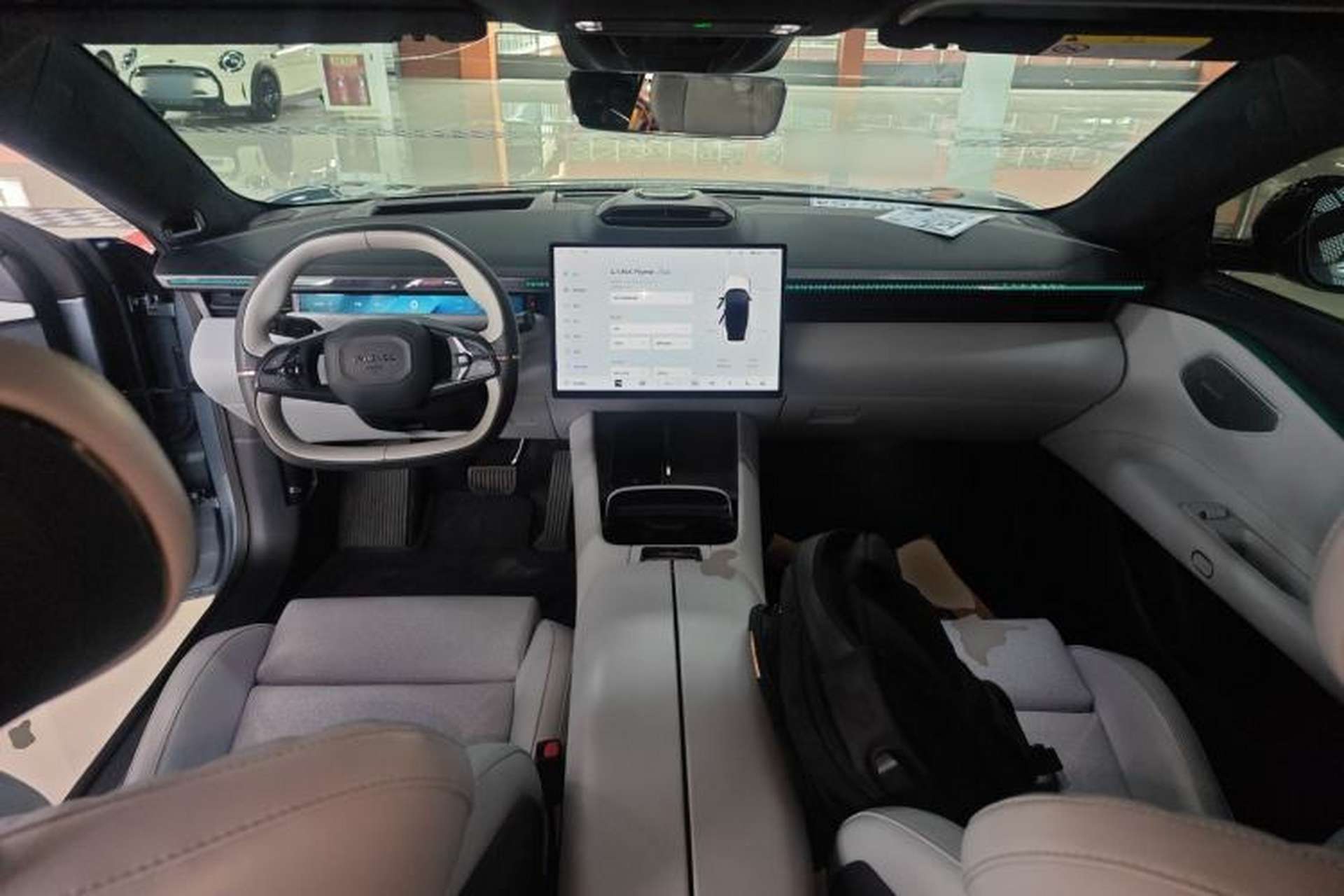 Used Lynk & Co Z10 2025 95 kWh 806 km Range Rear-Wheel Drive Advanced Driver-Assistance System Max Center Console