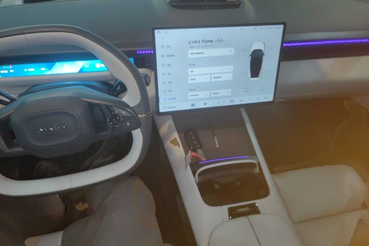 Used Lynk & Co Z10 2025 95 kWh 702 km All-Wheel Drive Intelligent Driving Ultra Center Console