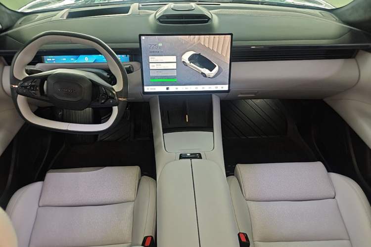 Used Lynk & Co Z10 2025 95 kWh 702 km All-Wheel Drive Intelligent Driving Ultra Center Console