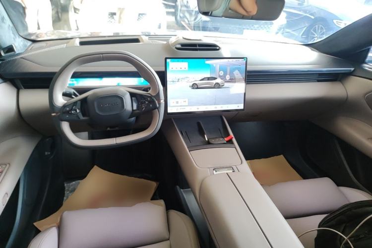 Used Lynk & Co Z10 2025 95 kWh 702 km All-Wheel Drive Intelligent Driving Ultra Center Console