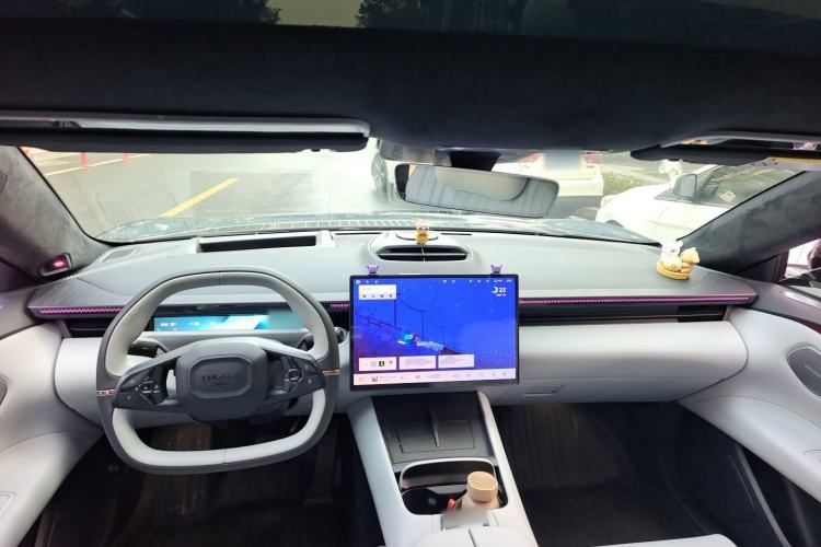 Used Lynk & Co Z10 2025 95 kWh 806 km Range Rear-Wheel Drive Advanced Driver-Assistance System Max Center Console