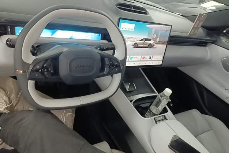 Used Lynk & Co Z10 2025 95 kWh 702 km All-Wheel Drive Intelligent Driving Ultra Center Console