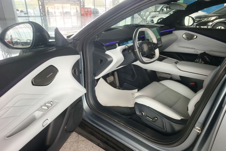 Used Lynk & Co Z10 2025 95 kWh 806 km Range Rear-Wheel Drive Advanced Driver-Assistance System Max Driver Seat