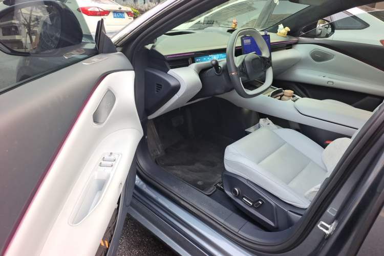 Used Lynk & Co Z10 2025 95 kWh 806 km Range Rear-Wheel Drive Advanced Driver-Assistance System Max Driver Seat