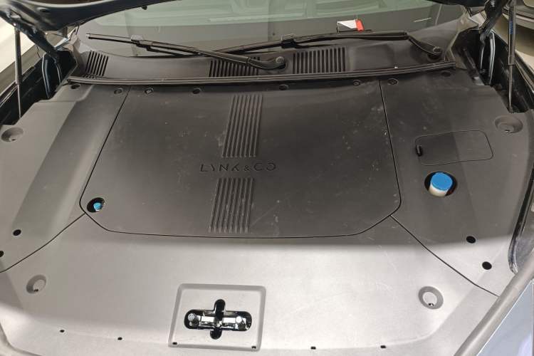 Used Lynk & Co Z10 2025 95 kWh 702 km All-Wheel Drive Intelligent Driving Ultra Engine Bay