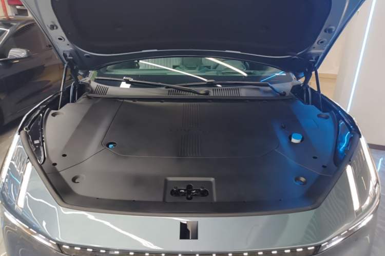 Used Lynk & Co Z10 2025 95 kWh 702 km All-Wheel Drive Intelligent Driving Ultra Engine Bay