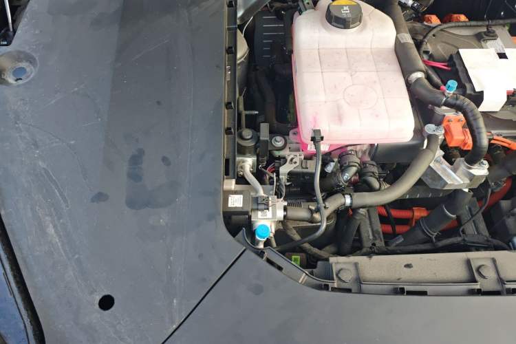Used Lynk & Co Z10 2025 95 kWh 702 km All-Wheel Drive Intelligent Driving Ultra Engine Bay Right