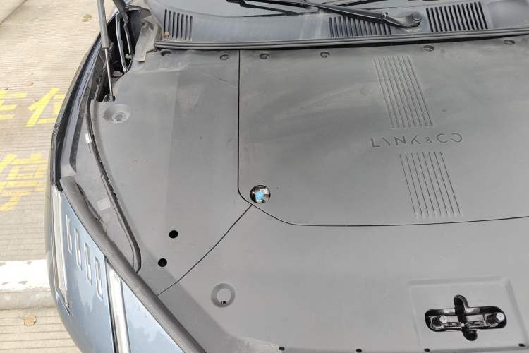 Used Lynk & Co Z10 2025 95 kWh 702 km All-Wheel Drive Intelligent Driving Ultra Engine Bay Right