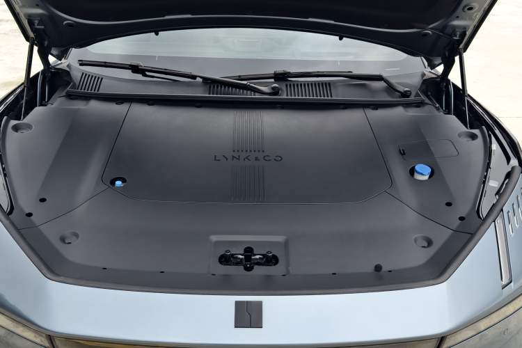 Used Lynk & Co Z10 2025 95 kWh 702 km All-Wheel Drive Intelligent Driving Ultra Engine Bay