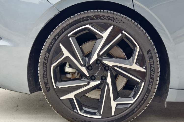 Used Lynk & Co Z10 2025 95 kWh 702 km All-Wheel Drive Intelligent Driving Ultra Exterior 10