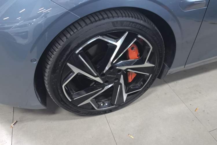 Used Lynk & Co Z10 2025 95 kWh 702 km All-Wheel Drive Intelligent Driving Ultra Exterior 4