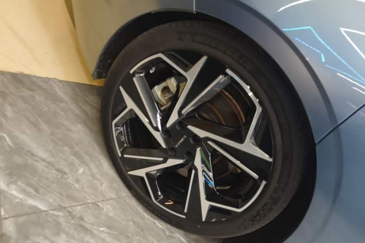 Used Lynk & Co Z10 2025 95 kWh 702 km All-Wheel Drive Intelligent Driving Ultra Exterior 4