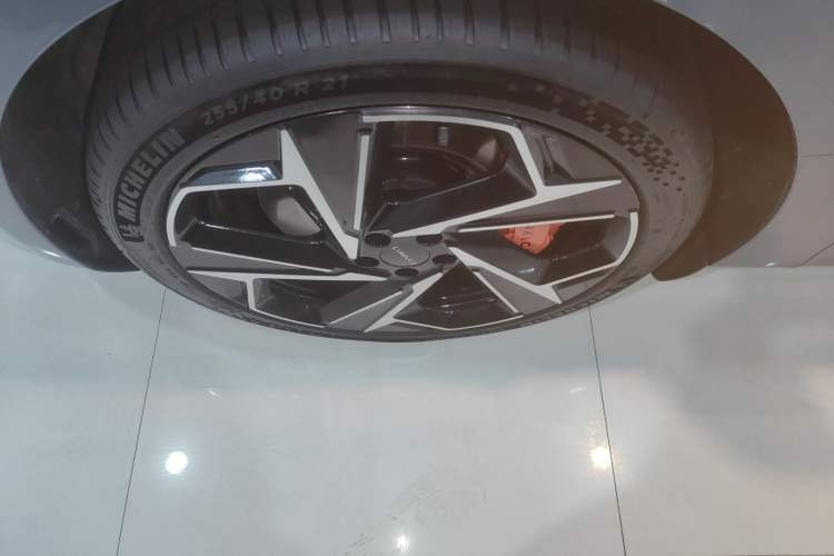 Used Lynk & Co Z10 2025 95 kWh 702 km All-Wheel Drive Intelligent Driving Ultra Exterior 4