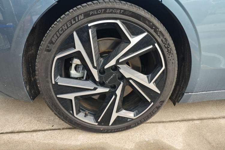 Used Lynk & Co Z10 2025 95 kWh 702 km All-Wheel Drive Intelligent Driving Ultra Exterior 5