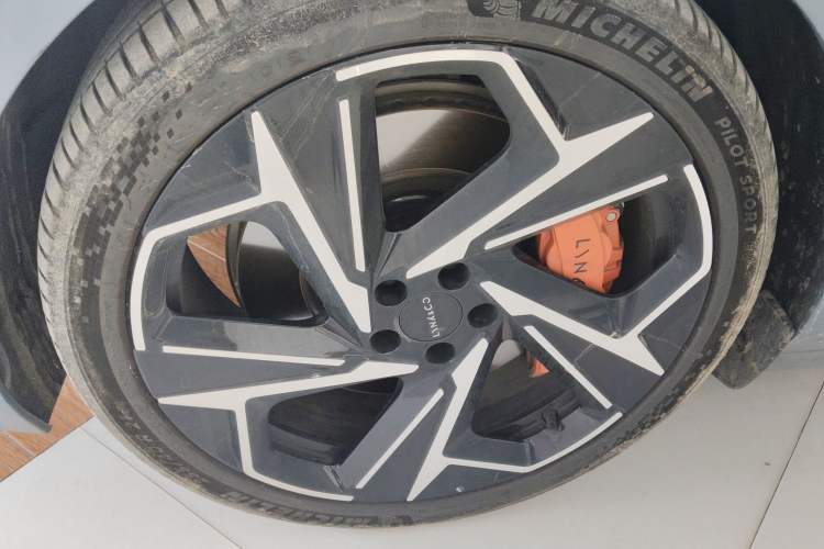 Used Lynk & Co Z10 2025 95 kWh 702 km All-Wheel Drive Intelligent Driving Ultra Exterior 7