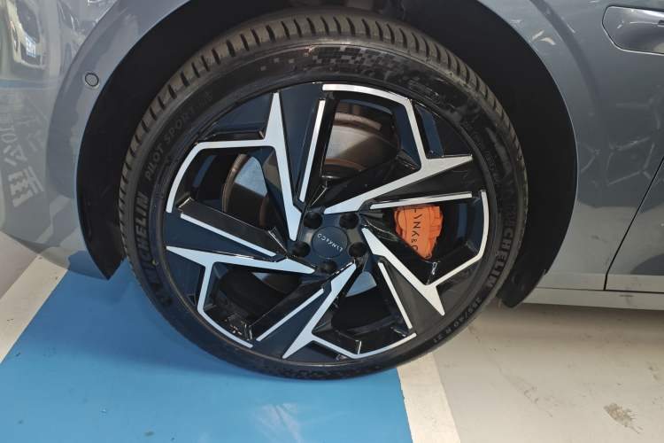 Used Lynk & Co Z10 2025 95 kWh 702 km All-Wheel Drive Intelligent Driving Ultra Exterior 7