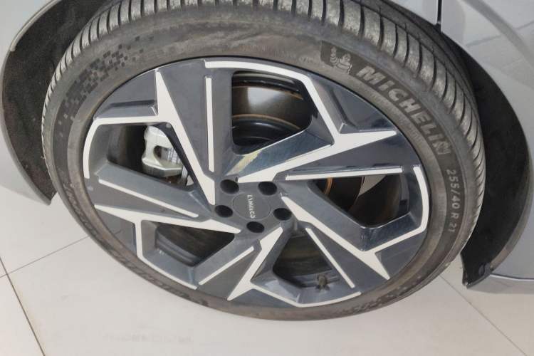 Used Lynk & Co Z10 2025 95 kWh 702 km All-Wheel Drive Intelligent Driving Ultra Exterior 8
