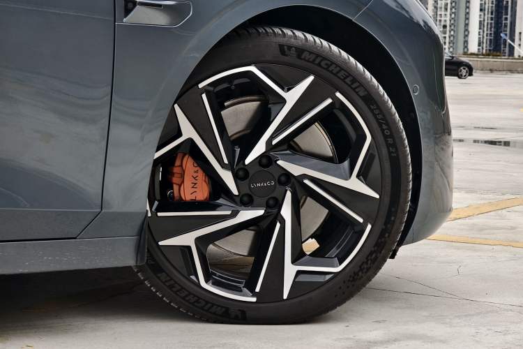 Used Lynk & Co Z10 2025 95 kWh 702 km All-Wheel Drive Intelligent Driving Ultra Exterior 9