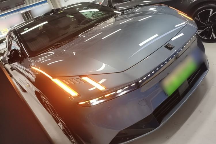 Used Lynk & Co Z10 2025 95 kWh 702 km All-Wheel Drive Intelligent Driving Ultra Front Right 45 Deg
