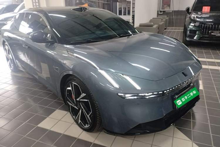 Used Lynk & Co Z10 2025 95 kWh 702 km All-Wheel Drive Intelligent Driving Ultra Front Right 45 Deg