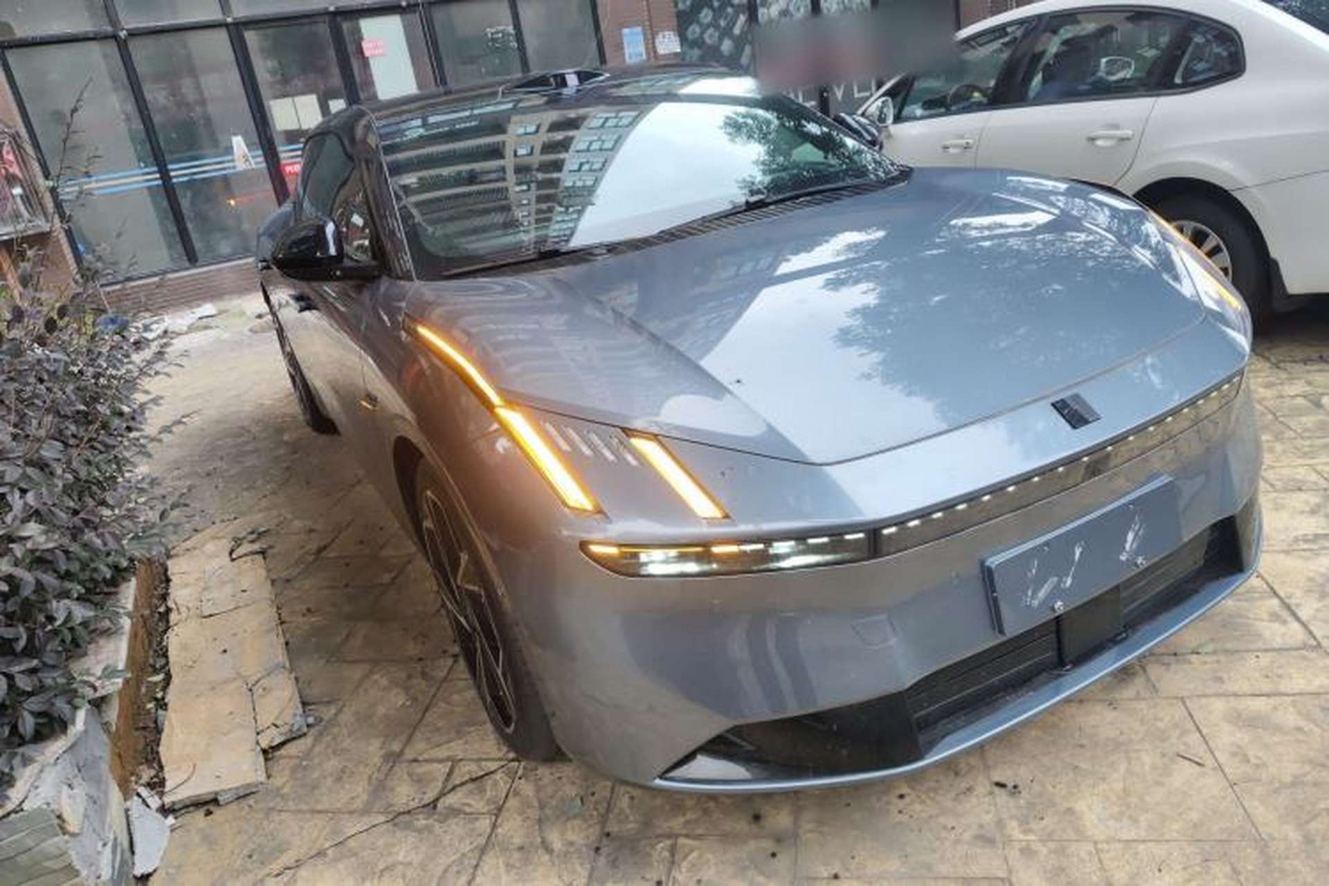 Used Lynk & Co Z10 2025 95 kWh 702 km All-Wheel Drive Intelligent Driving Ultra Front Right 45 Deg