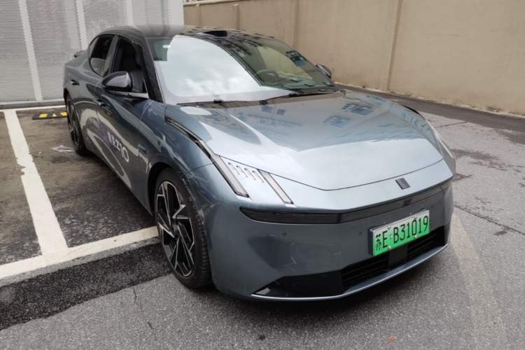 Used Lynk & Co Z10 2025 95 kWh 702 km All-Wheel Drive Intelligent Driving Ultra Front Right 45 Deg