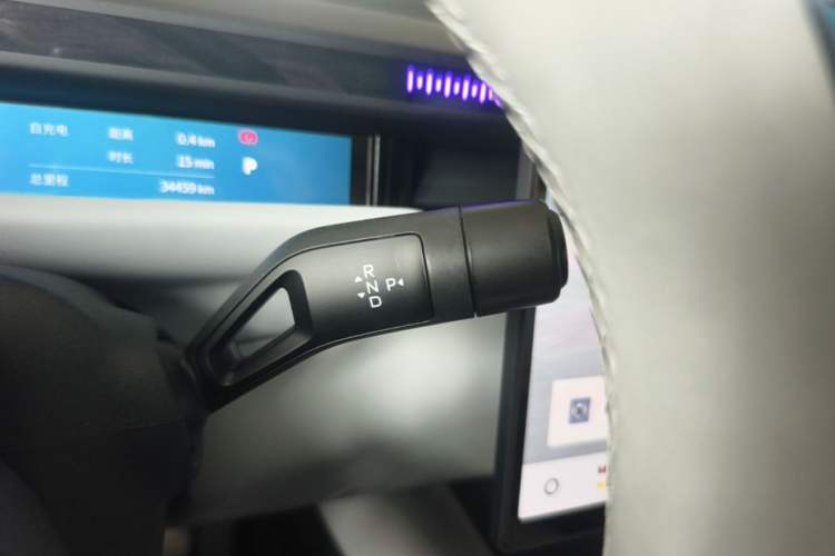 Used Lynk & Co Z10 2025 95 kWh 806 km Range Rear-Wheel Drive Advanced Driver-Assistance System Max Gear Lever