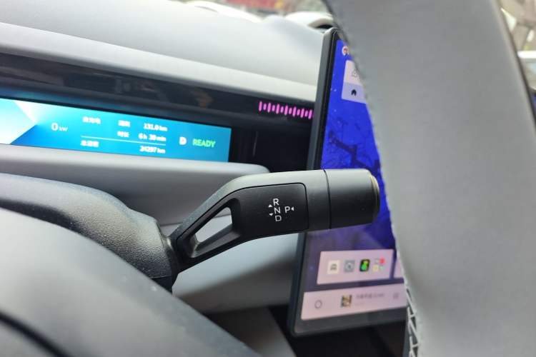 Used Lynk & Co Z10 2025 95 kWh 806 km Range Rear-Wheel Drive Advanced Driver-Assistance System Max Gear Lever