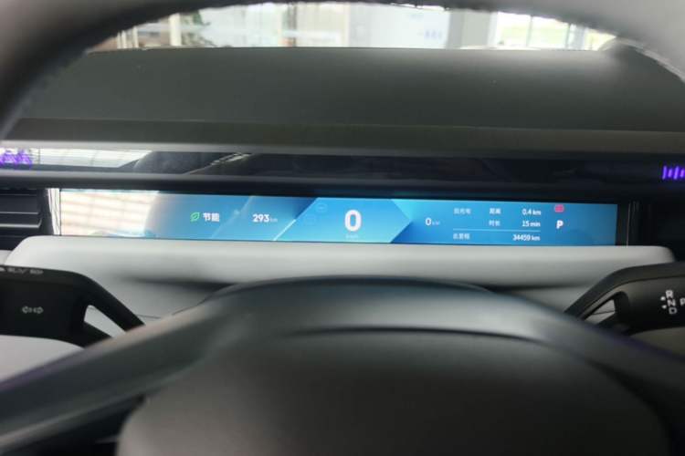 Used Lynk & Co Z10 2025 95 kWh 806 km Range Rear-Wheel Drive Advanced Driver-Assistance System Max Instrument Cluster