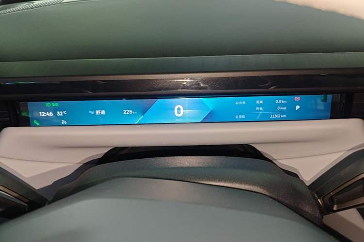 Used Lynk & Co Z10 2025 95 kWh 702 km All-Wheel Drive Intelligent Driving Ultra Instrument Cluster