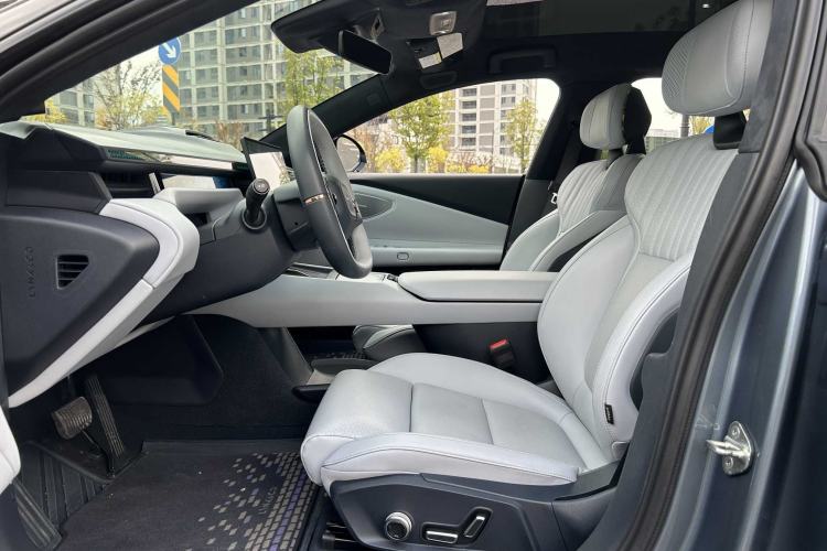 Used Lynk & Co Z10 2025 95 kWh 702 km All-Wheel Drive Intelligent Driving Ultra Interior 1