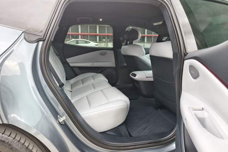 Used Lynk & Co Z10 2025 95 kWh 806 km Range Rear-Wheel Drive Advanced Driver-Assistance System Max Interior 12