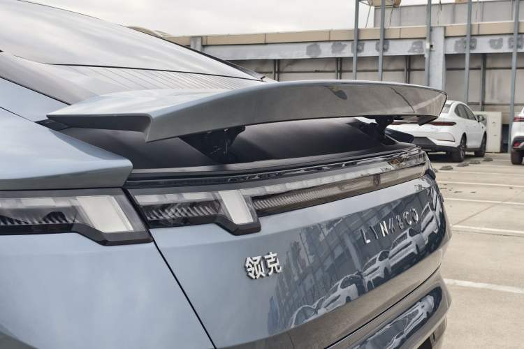 Used Lynk & Co Z10 2025 95 kWh 806 km Range Rear-Wheel Drive Advanced Driver-Assistance System Max Interior 15