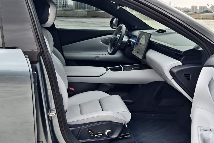 Used Lynk & Co Z10 2025 95 kWh 702 km All-Wheel Drive Intelligent Driving Ultra Interior 15