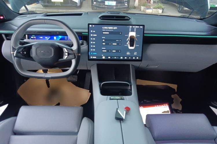 Used Lynk & Co Z10 2025 95 kWh 702 km All-Wheel Drive Intelligent Driving Ultra Interior 2