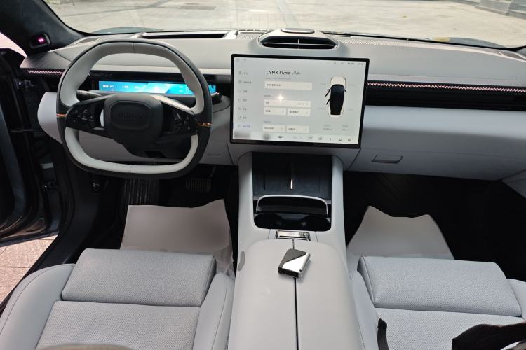 Used Lynk & Co Z10 2025 95 kWh 702 km All-Wheel Drive Intelligent Driving Ultra Interior 2