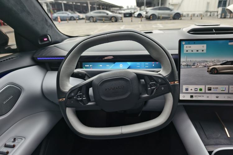 Used Lynk & Co Z10 2025 95 kWh 806 km Range Rear-Wheel Drive Advanced Driver-Assistance System Max Interior 2