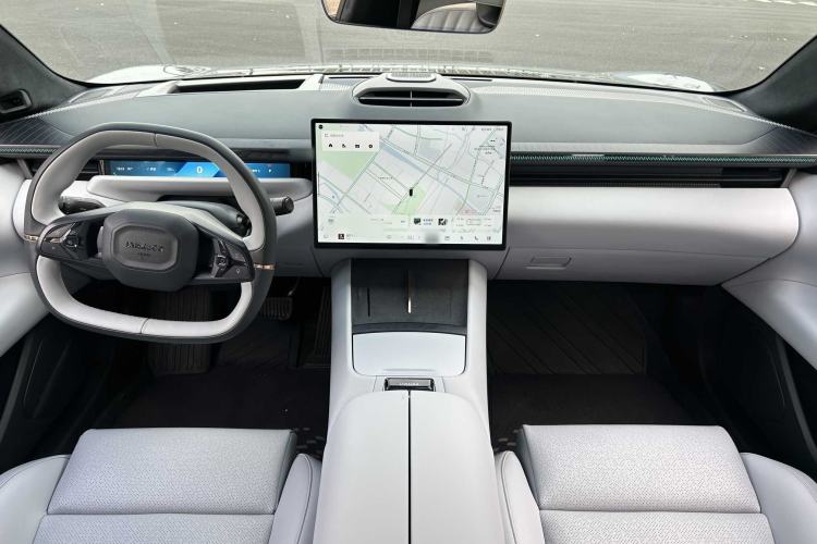 Used Lynk & Co Z10 2025 95 kWh 702 km All-Wheel Drive Intelligent Driving Ultra Interior 2