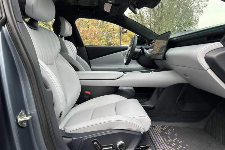 Used Lynk & Co Z10 2025 95 kWh 702 km All-Wheel Drive Intelligent Driving Ultra Interior 4